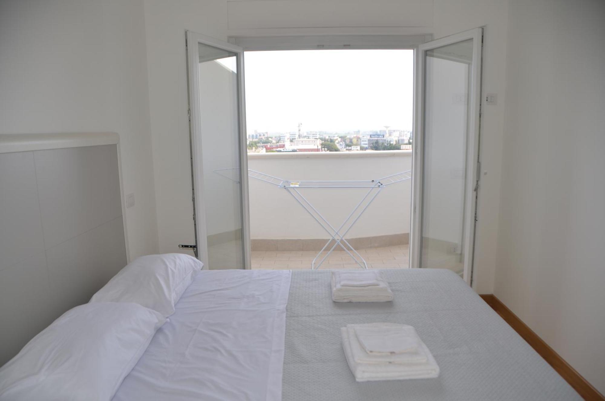 Suite 39 Tra Roma E Il Mare Pomezia Bagian luar foto